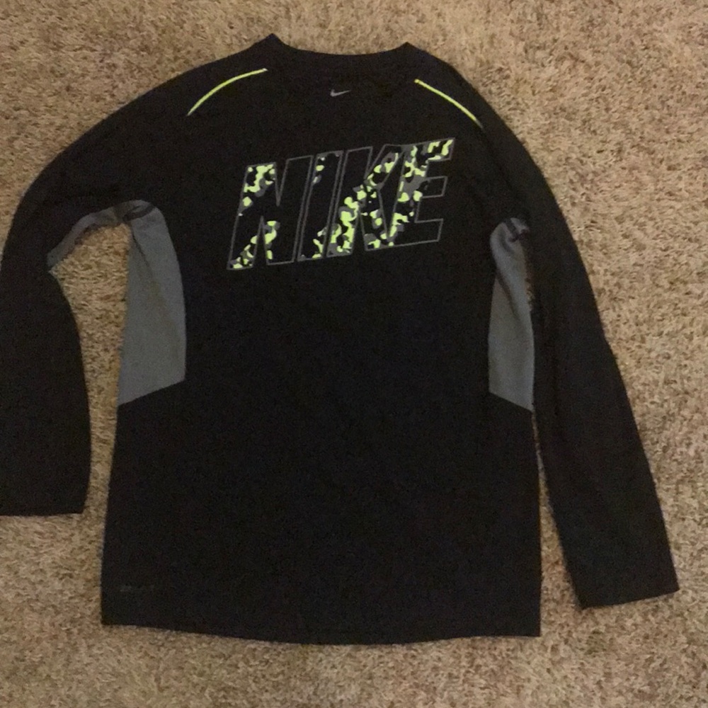 Nike Dry fit long sleeve Boy Medium